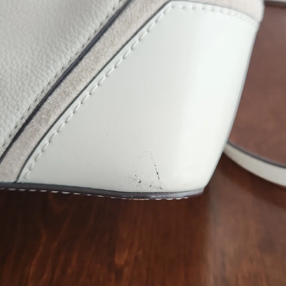 Micheal Kors Bucket Purse - Picture 7 of 7